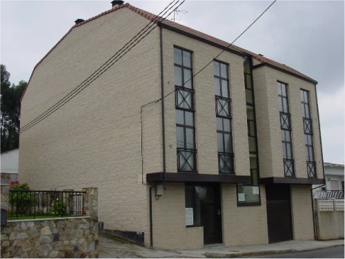 Fachada realizada con bloque Split color crema
