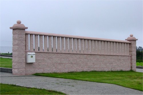 Valla realizada con bloque Split color salmón